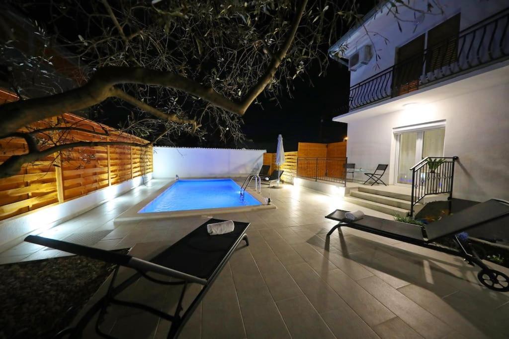 Luxury Apartment Petra With Private Pool Zadar Buitenkant foto